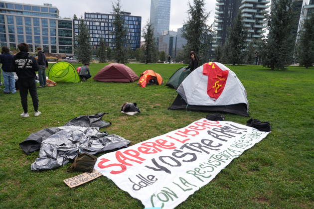 RECORD DATE NOT STATED IPA89591497 - Milan, October 12, 2026: Tents at the Biblioteca degli Alberi: University students from the Unione degli Universitari (UDU) are camping out to protest the high cost of living and skyrocketing rents  Copyright: xx xDuilioxPiaggesix IPA89591497.jpeg