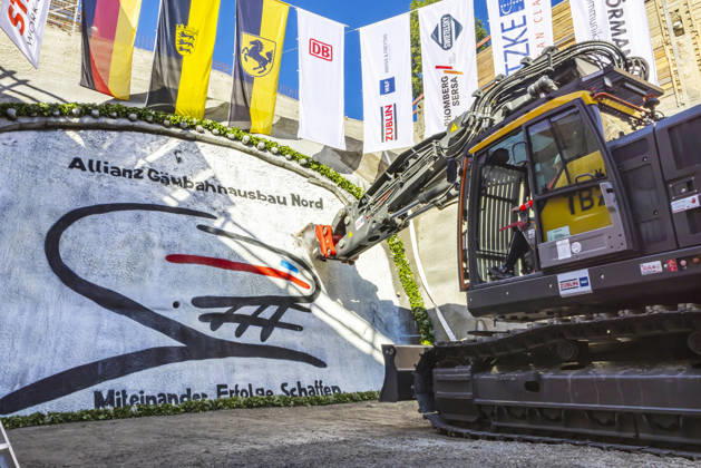 Construction Begins on the Pfaffensteig Tunnel in Stuttgart The 11-kilometer-long rail tunnel is part of the Stuttgart 21 project and, starting in 2033, will connect the Gäubahn line toward Zurich with the airport and, thus, with the new central station. Construction costs are currently estimated at 2.5 billion euros. Th