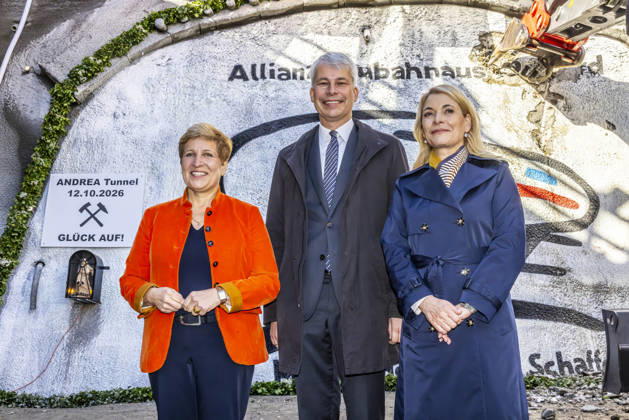 Construction Begins on the Pfaffensteig Tunnel in Stuttgart At the tunnel entrance, from the right: Evelyn Palla, Chairwo