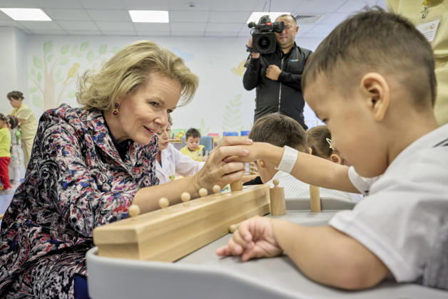 Belgian Royal Couple s State Visit to Central Asia - Day 2 - Kazakhstan King Philippe of Belgium and Queen Mathilde visit the National Center for Children’s Rehabilitation in Astana, Kazakhstan on October 12, 2026, during the first day of their official visit, where Queen Mathilde, a trained logopedist, interacts with children in the Montessori logopedic department. Photo by Olivier Polet ABACAPRESS.COM Astana Kazakhstan Copyright: xPoletxOlivier ABACAx