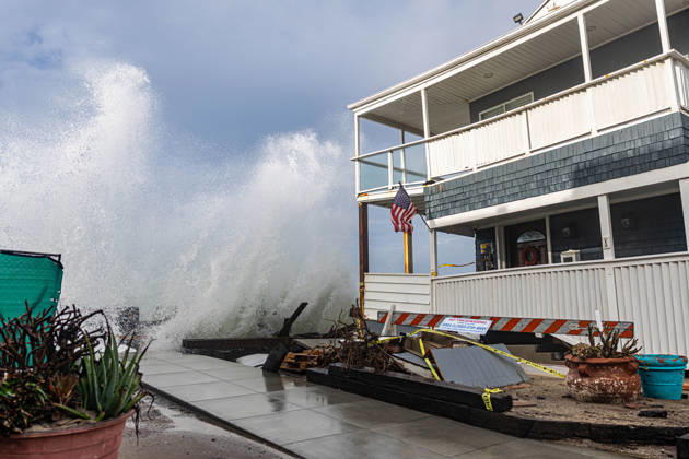 October 11, 2026, Long Beach, California, USA: Waves crash into the boardwalk along the Belmont Shore peninsula as remnants of Tropical Storm Rachel make their way through Southern California. Long Beach USA - ZUMAc316 20261011_znp_c316_006 Copyright: xEthanxCohenx
