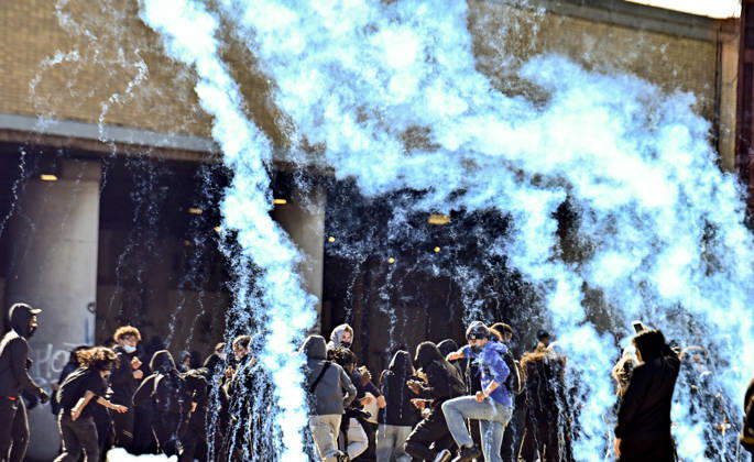 Clashes break out between police and protesters in Brussels BRUSSELS, BELGIUM - OCTOBER 12: Clashes break out between police and protesters during a demonstration organized as part of a public service strike against the Federal Government s budget measures in Brussels, Belgium on October 12, 2026. Dursun Aydemir Anadolu Brussels Belgium. Editorial use only. Please get in touch for any other usage.  Copyright: x2026xAnadoluxDursunxAydemirx