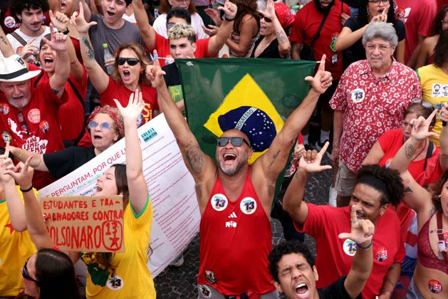 October 12, 2026, Rio De Janeiro, Rio De Janeiro, Brazil: Thousands of supporters gather in Copacabana, Rio de Janeiro, Brazil, on October 12, 2026, for a pro-democracy demonstration organized by the CENA Nacional movement, the National Union of Students (UNE) and Universibloco. Held on Brazilâ€⠢s Our Lady of Aparecida national holiday, the rally calls for the defense of constitutional rights and public policies supporting healthcare, education and social assistance. Carnival street bands, known as blocos, and percussion groups brought music and a festive atmosphere to the waterfront mobilization, blending political activism with Rioâ€⠢s popular street culture. The demonstration takes place ahead of Brazilâ€⠢s October 25 pres - ZUMAk251 20261012_znp_k251_013 Copyright: xBobxKarpx