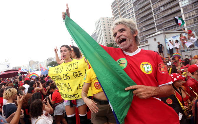 October 12, 2026, Rio De Janeiro, Rio De Janeiro, Brazil: Thousands of supporters gather in Copacabana, Rio de Janeiro, Brazil, on October 12, 2026, for a pro-democracy demonstration organized by the CENA Nacional movement, the National Union of Students (UNE) and Universibloco. Held on BrazilÃ¢â‚¬â ¢s Our Lady of Aparecida national holiday, the rally calls for the defense of constitutional rights and public policies supporting healthcare, education and social assistance. Carnival street bands, known as blocos, and percussion groups brought music and a festive atmosphere to the waterfront mobilization, blending political activism with RioÃ¢â‚¬â ¢s popular street culture. The demonstration takes place ahead of BrazilÃ¢â‚¬â ¢s October 25 pres  - ZUMAk251 20261012_znp_k251_029 Copyright: xBobxKarpx