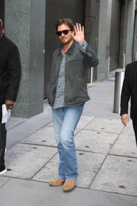 October 12, 2026, New York, New York, USA: LUKE GRIMES at ABC Studios in New York City for Ã¢â‚¬ËœLive With Kelly and MarkÃ¢ New York USA  - ZUMAh16_ 20261012_zaf_h16_071 Copyright: xDanxHerrickx