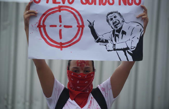 Supporters of Brazil s President Lula rally along Copacabana Beach RIO DE JANEIRO, BRAZIL - OCTOBER 12: Supporters of Brazilian President Luiz Inacio Lula da Silva gather along Avenida Atlantica at Copacabana Beach in Rio de Janeiro, Brazil, on October 12, 2026. The mass rally formed part of the Workers Party (PT) mobilization ahead of the high-stakes presidential runoff against Liberal Party (PL) candidate Senator Flavio Bolsonaro. Fabio Teixeira Anadolu Rio de Janeiro Brazil. Editorial use only. Please get in touch for any other usage.  Copyright: x2026xAnadoluxFabioxTeixeirax
