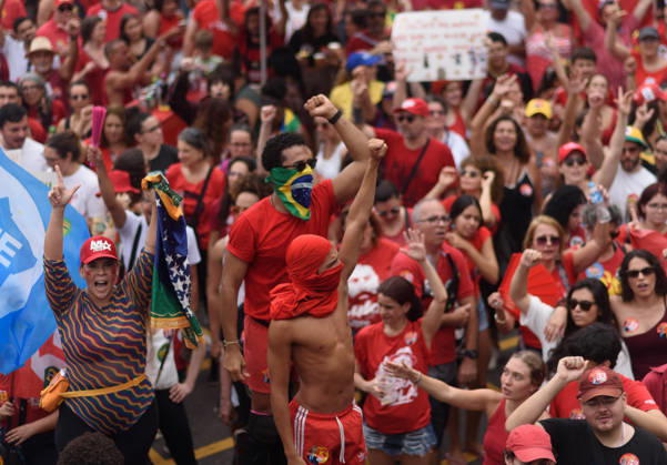 Supporters of Brazil s President Lula rally along Copacabana Beach RIO DE JANEIRO, BRAZIL - OCTOBER 12: Supporters of Brazilian President Luiz Inacio Lula da Silva gather along Avenida Atlantica at Copacabana Beach in Rio de Janeiro, Brazil, on October 12, 2026. The mass rally formed part of the Workers Party (PT) mobilization ahead of the high-stakes presidential runoff against Liberal Party (PL) candidate Senator Flavio Bolsonaro. Fabio Teixeira Anadolu Rio de Janeiro Brazil. Editorial use only. Please get in touch for any other usage.  Copyright: x2026xAnadoluxFabioxTeixeirax