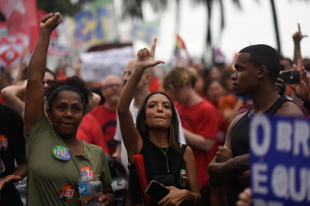 Supporters of Brazil s President Lula rally along Copacabana Beach RIO DE JANEIRO, BRAZIL - OCTOBER 12: Supporters of Brazilian President Luiz Inacio Lula da Silva gather along Avenida Atlantica at Copacabana Beach in Rio de Janeiro, Brazil, on October 12, 2026. The mass rally formed part of the Workers Party (PT) mobilization ahead of the high-stakes presidential runoff against Liberal Party (PL) candidate Senator Flavio Bolsonaro. Fabio Teixeira Anadolu Rio de Janeiro Brazil. Editorial use only. Please get in touch for any other usage.  Copyright: x2026xAnadoluxFabioxTeixeirax