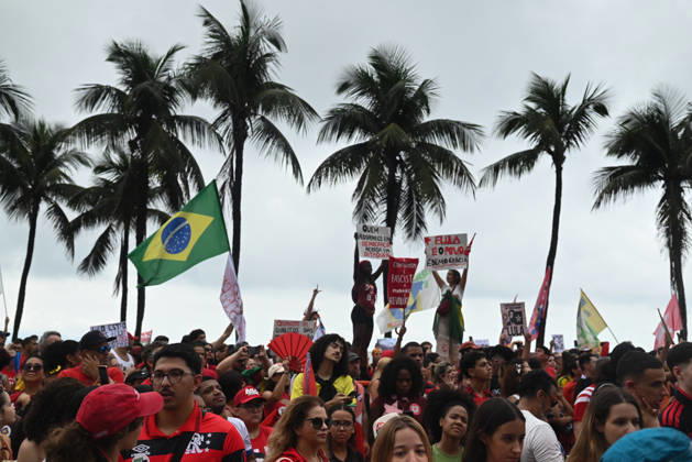 Supporters of Brazil s President Lula rally along Copacabana Beach RIO DE JANEIRO, BRAZIL - OCTOBER 12: Supporters of Brazilian President Luiz Inacio Lula da Silva gather along Avenida Atlantica at Copacabana Beach in Rio de Janeiro, Brazil, on October 12, 2026. The mass rally formed part of the Workers Party (PT) mobilization ahead of the high-stakes presidential runoff against Liberal Party (PL) candidate Senator Flavio Bolsonaro. Fabio Teixeira Anadolu Rio de Janeiro Brazil. Editorial use only. Please get in touch for any other usage.  Copyright: x2026xAnadoluxFabioxTeixeirax