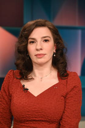 Journalist and author Marina Weisband appeared as a guest on the ARD talk show *Hart aber Fair* to discuss the topic Strong Extremes, Weak Center: Will It Stay This Way?