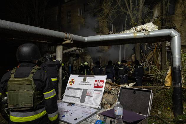 Rescue Operations After Kharkiv Strike KHARKIV, UKRAINE, OCTOBER 12, 2026: Emergency workers conduct rescue operations at a residential building damaged in a Russian strike in Kharkiv s Kholodnohirskyi district. A firefighter was injured by falling concrete debris while clearing the rubble and was evacuated on a stretcher. Kharkiv Ukraine Copyright: x xAndrewxClingx xJNAxPressx
