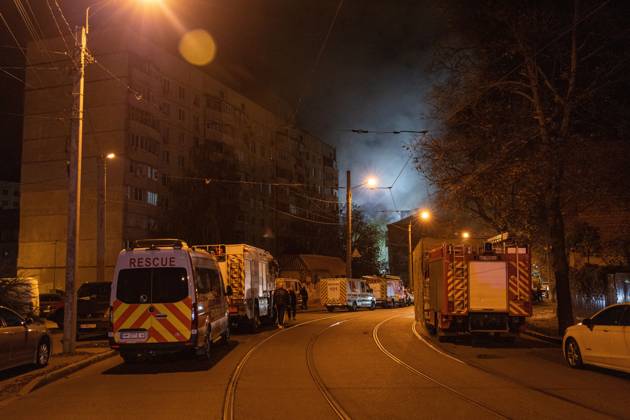 Rescue Operations After Kharkiv Strike KHARKIV, UKRAINE, OCTOBER 12, 2026: Emergency workers conduct rescue operations at a residential building damaged in a Russian strike in Kharkiv s Kholodnohirskyi district. A firefighter was injured by falling concrete debris while clearing the rubble and was evacuated on a stretcher. Kharkiv Ukraine Copyright: x xAndrewxClingx xJNAxPressx