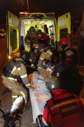 Rescue Operations After Kharkiv Strike KHARKIV, UKRAINE, OCTOBER 12, 2026: Emergency workers conduct rescue operations at a residential building damaged in a Russian strike in Kharkiv s Kholodnohirskyi district. A firefighter was injured by falling concrete debris while clearing the rubble and was evacuated on a stretcher. Kharkiv Ukraine Copyright: x xAndrewxClingx xJNAxPressx