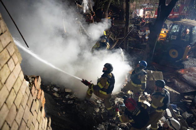 October 12, 2026, Kharkiv, Kharkiv Oblast, Ukraine: Local rescue workers and volunteers clear rubble following a Russian Missile attack on a residential area that killed multiple people in Kharkiv, Ukraine. Emergency crews search through the heavily damaged building and collapsed sections of the building for survivors and the remains of those killed in the attack. Kharkiv Ukraine  - ZUMAm350 20261012_zip_m350_014 Copyright: xCameronxJones-Manleyx