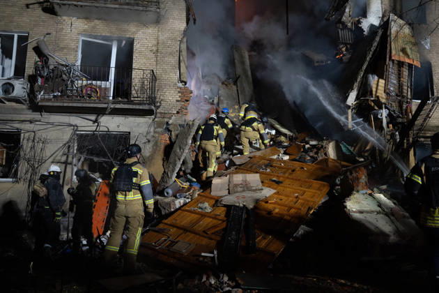 October 12, 2026, Kharkiv, Kharkiv Oblast, Ukraine: Local rescue workers and volunteers clear rubble following a Russian Missile attack on a residential area that killed multiple people in Kharkiv, Ukraine. Emergency crews search through the heavily damaged building and collapsed sections of the building for survivors and the remains of those killed in the attack. Kharkiv Ukraine  - ZUMAm350 20261012_zip_m350_016 Copyright: xCameronxJones-Manleyx
