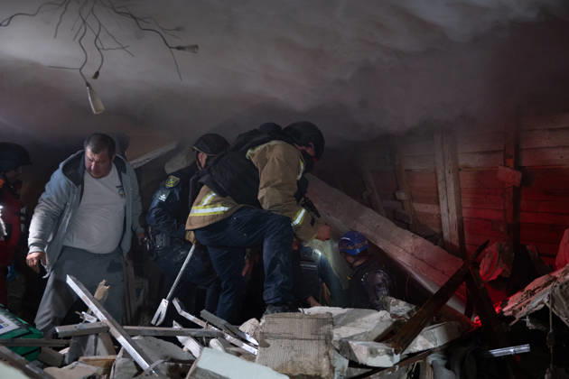 October 12, 2026, Kharkiv, Kharkiv Oblast, Ukraine: Local rescue workers and volunteers clear rubble following a Russian Missile attack on a residential area that killed multiple people in Kharkiv, Ukraine. Emergency crews search through the heavily damaged building and collapsed sections of the building for survivors and the remains of those killed in the attack. Kharkiv Ukraine - ZUMAm350 20261012_zip_m350_017 Copyright: xCameronxJones-Manleyx