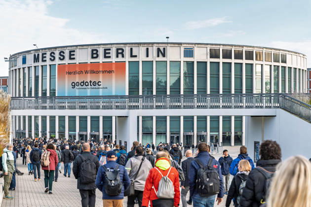 Berlin, October 13, 2026—Numerous visitors are streaming toward the South Entrance of Messe Be
