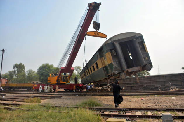 7 killed, 40 injured as passenger train derails in Pakistan MULTAN, PAKISTAN - OCTOBER 13: Rescue workers search for victims following the derailment of the Rehman Baba Express passenger train on the outskirts of Multan, Pakistan, on October 13, 2026. At least seven people were killed and 40 others injured when a passenger train derailed in Pakistan s eastern Punjab province early Tuesday, local media reported. Muhammad Reza Anadolu Multan Pakistan. Editorial use only. Please get in touch for any other usage.  Copyright: x2026xAnadoluxMuhammadxRezax