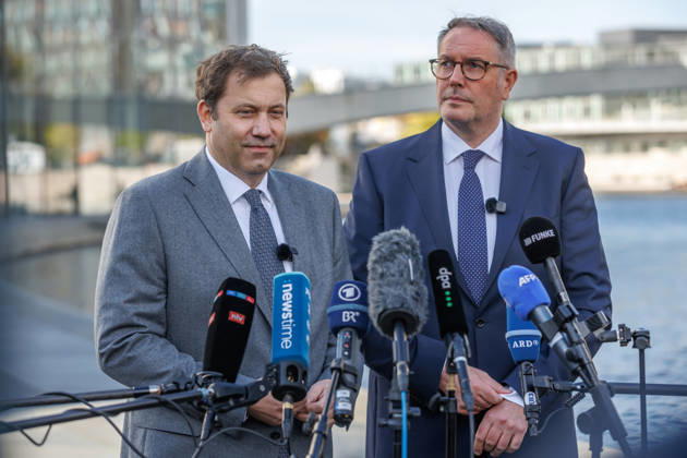 Alexander Schweitzer (SPD), Federal Minister of Labor and Social Affairs-designate, and Lars Klingbeil (SPD), Federal Minister of Finance, during a press statement; Alexander Schweitzer (SPD), Federal Minister of Labor and Social Affairs-designate, and Lars Klingbeil (SPD), Federal Minister of Finance, during a press statement in front of the Bundestag on Oc