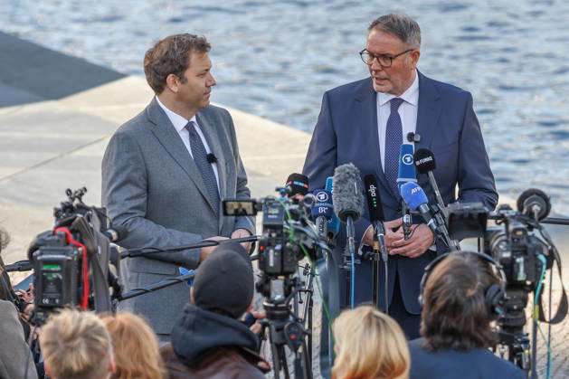Alexander Schweitzer (SPD), Federal Minister of Labor and Social Affairs-designate, and Lars Klingbeil (SPD), Federal Minister of Finance, during a press statement; Alexander Schweitzer (SPD), Federal Minister of Labor and Social Affairs-designate, and Lars Klingbeil (SPD), Federal Minister of Finance, during a press statement in front of the Bundestag on Oc