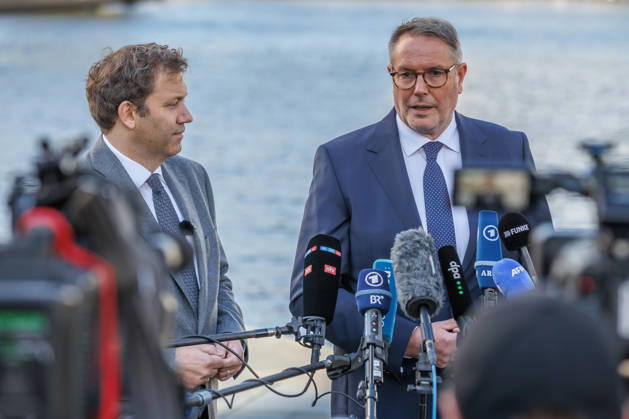 Alexander Schweitzer (SPD), Federal Minister of Labor and Social Affairs-designate, and Lars Klingbeil (SPD), Federal Minister of Finance, during a press statement; Alexander Schweitzer (SPD), Federal Minister of Labor and Social Affairs-designate, and Lars Klingbeil (SPD), Federal Minister of Finance, during a press statement in front of the Bundestag on Oc