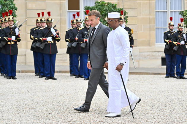 French President Emmanuel Macron welcomes Chadian President Mahamat Idriss Déby Itno to the Élysée Palace in Paris, France, on October 13, 2026. Christian Liewig Bestimage. French President Emmanuel Macron welcomes Chadian President Mahamat Idriss Déby Itno at the Élysée Presidential Palace in Paris on October 13, 2026. French President Emmanuel Macron hosts his Chadian counterpart, Mahamat Idriss Déby Itno, in Paris as the two rebuild ties nearly two years after N Djamena ordered French forces off its soil, officials said. Paris, France  Copyright: xChristianxLiewigx xBestimagexChristianxLiewigx xBestimagex