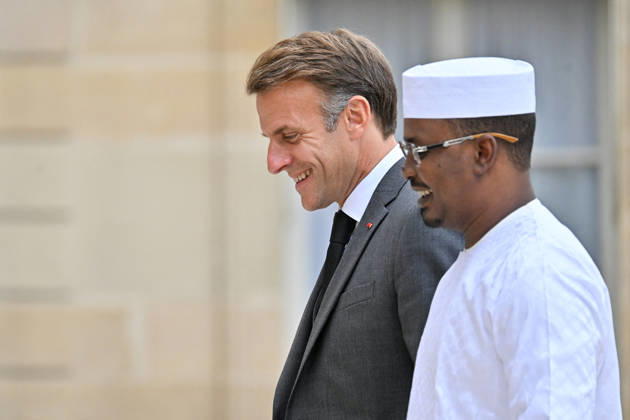 French President Emmanuel Macron welcomes Chadian President Mahamat Idriss Déby Itno to the Élysée Palace in Paris, France, on October 13, 2026. Christian Liewig Bestimage. French President Emmanuel Macron welcomes Chadian President Mahamat Idriss Déby Itno at the Élysée Presidential Palace in Paris on October 13, 2026. French President Emmanuel Macron hosts his Chadian counterpart, Mahamat Idriss Déby Itno, in Paris as the two rebuild ties nearly two years after N Djamena ordered French forces off its soil, officials said. Paris, France  Copyright: xChristianxLiewigx xBestimagexChristianxLiewigx xBestimagex