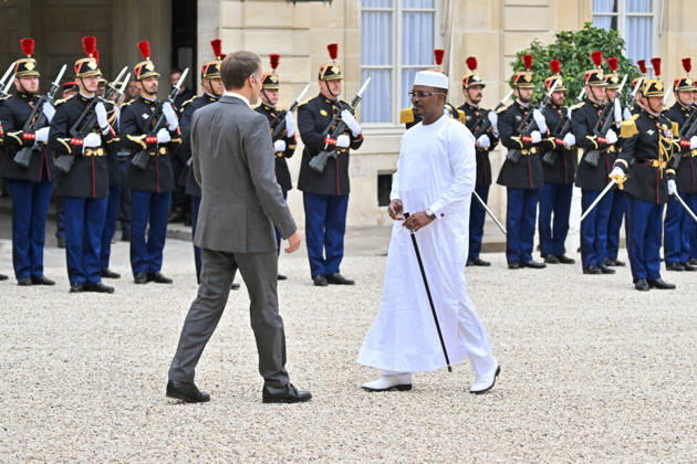 French President Emmanuel Macron welcomes Chadian President Mahamat Idriss Déby Itno to the Élysée Palace in Paris, France, on October 13, 2026. Christian Liewig Bestimage. French President Emmanuel Macron welcomes Chadian President Mahamat Idriss Déby Itno at the Élysée Presidential Palace in Paris on October 13, 2026. French President Emmanuel Macron hosts his Chadian counterpart, Mahamat Idriss Déby Itno, in Paris as the two rebuild ties nearly two years after N Djamena ordered French forces off its soil, officials said. Paris, France  Copyright: xChristianxLiewigx xBestimagexChristianxLiewigx xBestimagex