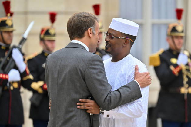 French President Emmanuel Macron welcomes Chadian President Mahamat Idriss Déby Itno to the Élysée Palace in Paris, France, on October 13, 2026. Christian Liewig Bestimage. French President Emmanuel Macron welcomes Chadian President Mahamat Idriss Déby Itno at the Élysée Presidential Palace in Paris on October 13, 2026. French President Emmanuel Macron hosts his Chadian counterpart, Mahamat Idriss Déby Itno, in Paris as the two rebuild ties nearly two years after N Djamena ordered French forces off its soil, officials said. Paris, France  Copyright: xChristianxLiewigx xBestimagexChristianxLiewigx xBestimagex