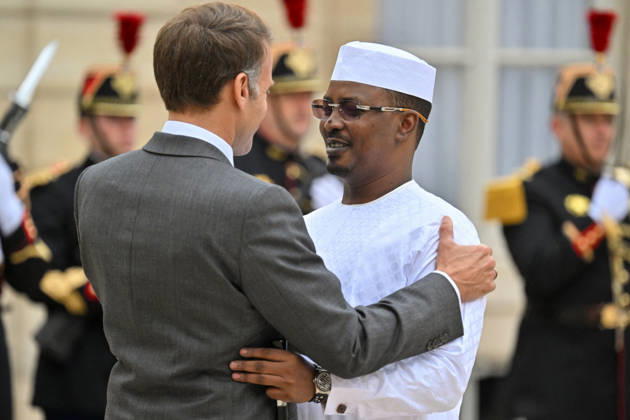 French President Emmanuel Macron welcomes Chadian President Mahamat Idriss Déby Itno to the Élysée Palace in Paris, France, on October 13, 2026. Christian Liewig Bestimage. French President Emmanuel Macron welcomes Chadian President Mahamat Idriss Déby Itno at the Élysée Presidential Palace in Paris on October 13, 2026. French President Emmanuel Macron hosts his Chadian counterpart, Mahamat Idriss Déby Itno, in Paris as the two rebuild ties nearly two years after N Djamena ordered French forces off its soil, officials said. Paris, France  Copyright: xChristianxLiewigx xBestimagexChristianxLiewigx xBestimagex