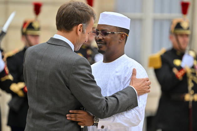 French President Emmanuel Macron welcomes Chadian President Mahamat Idriss Déby Itno to the Élysée Palace in Paris, France, on October 13, 2026. Christian Liewig Bestimage. French President Emmanuel Macron welcomes Chadian President Mahamat Idriss Déby Itno at the Élysée Presidential Palace in Paris on October 13, 2026. French President Emmanuel Macron hosts his Chadian counterpart, Mahamat Idriss Déby Itno, in Paris as the two rebuild ties nearly two years after N Djamena ordered French forces off its soil, officials said. Paris, France  Copyright: xChristianxLiewigx xBestimagexChristianxLiewigx xBestimagex