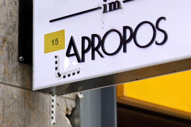 Overnight on Tuesday, shots were fired at stores on Mittelstraße in Cologne. Police conducted an on-site investigation and collected evidence. In recent months, there have been several incidents in which stores and restaurants were hit by bullets; and extortion could be a possible motive. Observers also recall th Copyright: xChristophxHardtx