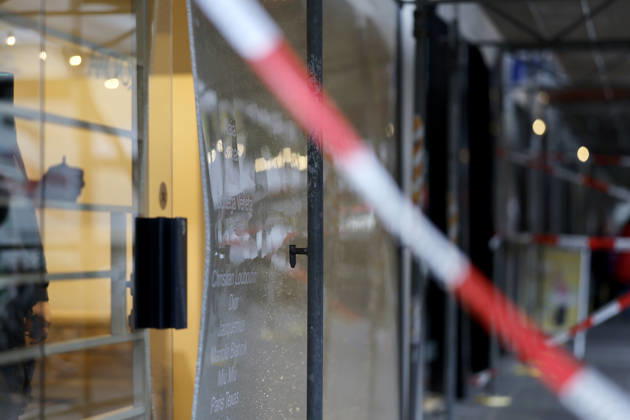 Overnight on Tuesday, shots were fired at stores on Mittelstraße in Cologne. Police conducted an on-site investigation and collected evidence. In recent months, there have been several incidents in which stores and restaurants were hit by bullets; and extortion could be a possible motive. Observers also recall th Copyright: xChristophxHardtx