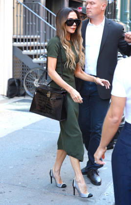 Victoria Beckham out in New York Designer Victoria Beckham is visiting her new store on Mercer Street in Soho, New York on October 13, 2026. Photo by Dylan Travis ABACAPRESS.COM New York NY  Copyright: xDylanxTravis ABACAx