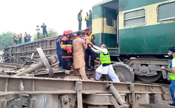 RECORD DATE NOT STATED Rescue operation work underway after the Rehman Baba Express train accident travelling from Karachi to Peshawar derailed and got off from railway track, near Sher Shah Railway Station in Multan on Tuesday, October 13, 2026. At least four people were killed and more than 40 were injured when the Peshawar-bound Rehman Baba Express derailed near Sher Shah Railway Station in Multan. According to a list of casualties issued by Pakistan Railways, a total of 41 people were injured, out of whom three were discharged from a hospital, while 38 were referred to Multan’s Nishtar Hospital. The injured included at least 13 minors. (Abdul Sattar PPI Images). EDITORIAL USE ONLY Copyright: xx AR-ZM-131026x ppiphotos489816
