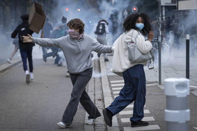 NEWS: Blocages de lycées en Alsace lors de la mobilisation étudiante. Strasbourg - France 13 10 2026 Des lycéens organisent de nouveaux blocages en Alsace le 13 octobre 2026, avant des rassemblements prévus à Strasbourg et à Mulhouse, en France. Cette mobilisation témoigne de la colère croissante des élèves face aux problèmes liés à l’éducation. Strasbourg  Copyright: xx