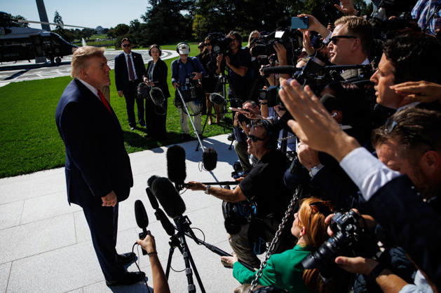 DC: President Trump Departs the White House President Donald Trump speaks to members of the media before departing from the South Lawn of the White House in Marine One on October 13, 2026 in Washington, D.C. Trump is heading to Wasilla, Alaska for a midterm campaign rally in support of Senator Dan Sullivan and Representative Nick Begich before heading to Las Vegas, Nevada where he will spend the night. (Photo by Samuel Corum Pool ABACAPRESS.COM) Washington DC United States  Copyright: xPool ABACAx