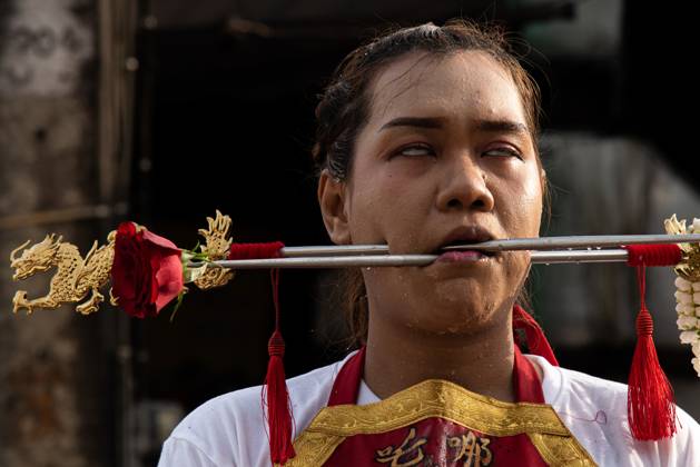 October 13, 2026, Trang, Thailand: A devotee with a skewer piercing her cheek participates in a street procession during the Vegetarian Festival..The annual Vegetarian Festival is held in Bangkok and many parts of southern Thailand, including Trang, Phatthalung, and Phuket, where worshippers refrain from eating animal products over the nine days, coinciding with the celebration of the Nine Emperor Gods. Trang Thailand  - ZUMAs197 20261013_aaa_s197_183 Copyright: xPeeraponxBoonyakiatx
