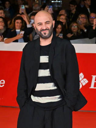 IPA89645565 - Rome, 2026 Film Festival Evening 1 Red Carpet Opening Ceremony. Pictured: Giuliano Sangiorgi  Copyright: xMaurizioxD Avanzox xPoolxRomaxFilmxFestx2026x IPA89645565