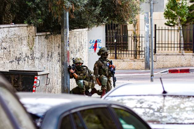 October 13, 2026, Ramallah, Palestine, State of: RAMALLAH, WEST BANK, PALESTINE, OCTOBER 13, 2026: Israeli forces conduct a raid in Ramallah in the occupied West Bank. The operation includes a raid on the offices of Addameer Prisoner Support and Human Rights Association. The Palestinian Ministry of Health reported two people wounded, including a 14-year-old boy wounded by Israeli gunfire, while several others were treated for tear gas inhalation. Ramallah Palestine, State of - ZUMAq101 20261013_zna_q101_197 Copyright: xSalmanxMohsenxAlkhatibx