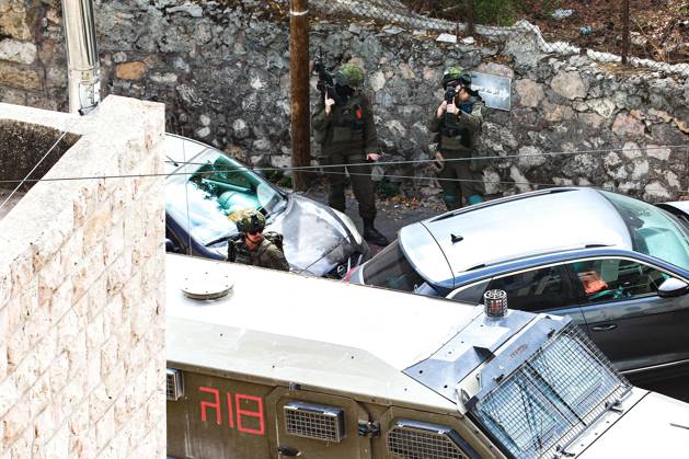 October 13, 2026, Ramallah, Palestine, State of: RAMALLAH, WEST BANK, PALESTINE, OCTOBER 13, 2026: Israeli forces conduct a raid in Ramallah in the occupied West Bank. The operation includes a raid on the offices of Addameer Prisoner Support and Human Rights Association. The Palestinian Ministry of Health reported two people wounded, including a 14-year-old boy wounded by Israeli gunfire, while several others were treated for tear gas inhalation. Ramallah Palestine, State of - ZUMAq101 20261013_zna_q101_200 Copyright: xSalmanxMohsenxAlkhatibx
