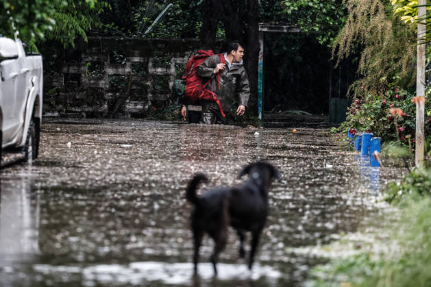 Santiago, October 13, 2026: Flooding at the intersection of Irarrazaval and Lo Encalada in the municipality of Nunoa due to heavy rains in the capital. Diego Martin Aton Chile, Aton 1199653 jpeg  Copyright: DIEGOxMARTIN ATONxCHILE