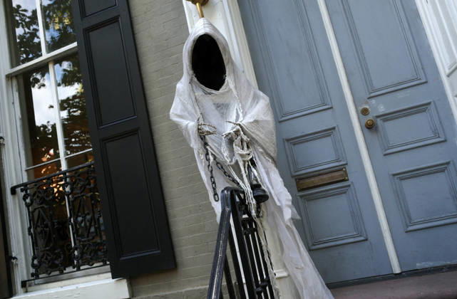 Halloween Decorations in Washington, DC Halloween themed decorations at a house downtown Washington, DC on October 13, 2026. Photo by Olivier Douliery ABACAPRESS.COM Washington Virginia United States  Copyright: xDoulieryxOlivier ABACAx
