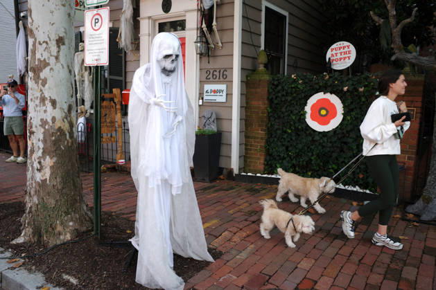 Halloween Decorations in Washington, DC Halloween themed decorations at a house downtown Washington, DC on October 13, 2026. Photo by Olivier Douliery ABACAPRESS.COM Washington Virginia United States  Copyright: xDoulieryxOlivier ABACAx
