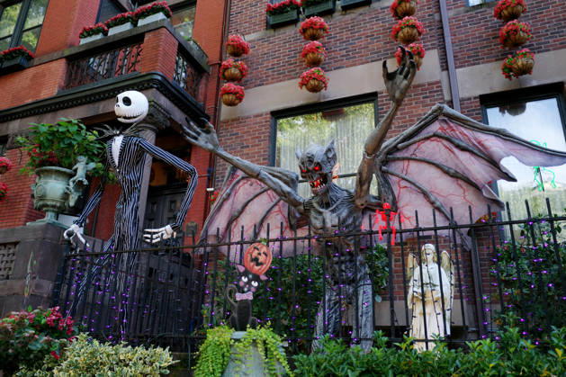 Halloween Decorations in Washington, DC Halloween themed decorations at a house downtown Washington, DC on October 13, 2026. Photo by Olivier Douliery ABACAPRESS.COM Washington Virginia United States  Copyright: xDoulieryxOlivier ABACAx