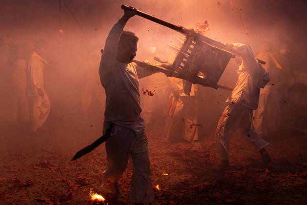 The vegetarian festival in Trang, Thailand. – 13 Oct 2026 Devotees set off firecrackers during a street procession in the Vegetarian Festival. The annual Vegetarian Festival is held in Bangkok and many parts of southern Thailand, including Trang, Phatthalung, and Phuket, where worshippers refrain from eating animal products over the nine days, coinciding with the celebration of the Nine Emperor Gods. Trang Thailand Copyright: xPeeraponxBoonyakiatx xSOPAxImagesx Peerapon-Boonyakiat-1458502