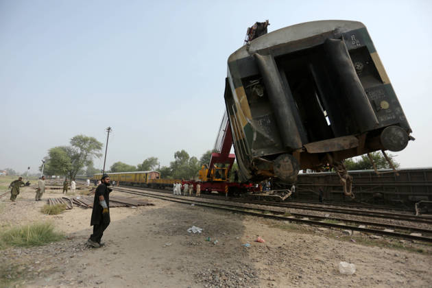 (261014) -- BEIJING, Oct. 14, 2026 -- This photo taken on Oct. 13, 2026 shows the site of a train derailment accident in Multan district of Punjab province, Pakistan. At least five passengers were killed and 30 others injured after all 14 carriages of a passenger train derailed in Pakistan s eastern Punjab province early Tuesday morning, police said. (Photo by Xinhua) XINHUA PHOTOS OF THE DAY IbrahimxMansoor 