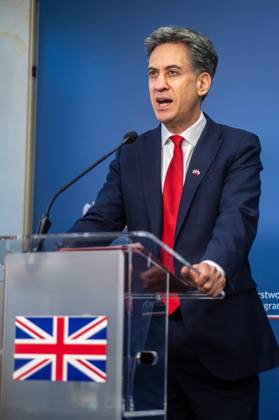 Foreign Ministers of Poland and the United Kingdom meet in Warsaw, Poland - 13 Oct 2026 The Foreign Secretary of the United Kingdom, Ed Miliband, speaks during the press conference. Foreign Secretary of the United Kingdom of Great Britain and Northern Ireland visits the Ministry of Foreign Affairs in Warsaw, Poland for a meeting with the Republic of Poland s Foreign Minister, Radoslaw Sikorski. During the subsequent press conference, the ministers discussed their countries ongoing cooperation in foreign policy issues, including supporting Ukraine in the war Russia is waging against it. Miliband also spoke of the ties his family has to Poland. Afterwards, the ministers travel to the second day of the Warsaw Security Forum. Warsaw Poland Copyright: xNeilxMiltonx xSOPAxImagesx Neil-Milton-1458468