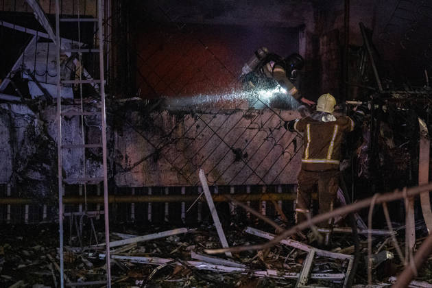 2 dead and 21 injured as Russian missile hits Kyiv residential building KYIV, UKRAINE - OCTOBER 14: Firefighters battle a blaze at a residential building struck by a Russian ballistic missile in Kyiv s Desnianskyi district on October 14, 2026. Kyiv Mayor Vitalii Klychko reported that 2 people were killed and 21 injured in the early-morning strike, while the Ukrainian Air Force stated that allies did not provide early launch intelligence. Danylo Antoniuk Anadolu Kyiv Ukraine. Editorial use only. Please get in touch for any other usage.  Copyright: x2026xAnadoluxDanyloxAntoniukx