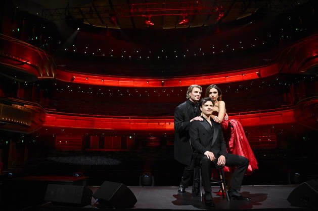MOULIN ROUGE PREVIEW, (L-R) Reuben Kaye, in the role of Harold Zidler, Nigel Huckle, in the role of Christian, and Erin Clare, in the role of Satine, pose for a photograph during the Moulin Rouge! The Musical cast reveal at the Sydney Lyric Theatre, Sydney Wednesday, October 14, 2026. ( NO ARCHIVING SYDNEY NEW SOUTH WALES Australia  Copyright: xBIANCAxDExMARCHIx 20261014198383725626